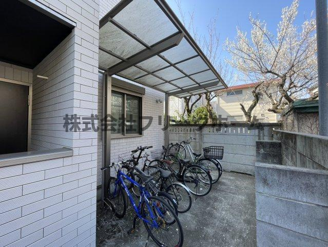 武蔵野市中町２丁目のアパートの駐車場