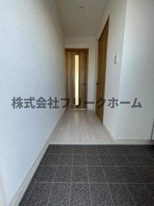 武蔵野市中町２丁目のアパートの玄関