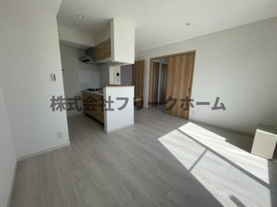 武蔵野市中町２丁目のアパートの居間・リビング