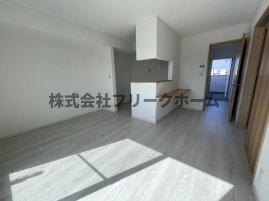 武蔵野市中町２丁目のアパートの居間・リビング