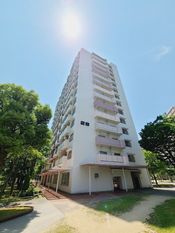 UR武庫川 28号棟の外観
