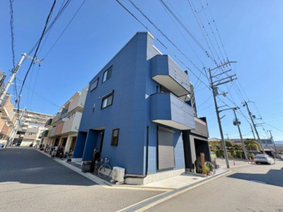 【外観】 | 鶴見区茨田大宮１丁目 | 築浅角地｜食洗機・浴室乾燥・浴室TVなど充実した室内設備×南向きバルコニー