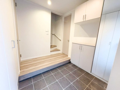 【玄関】 | 鶴見区茨田大宮１丁目 | ※AI家具消し加工をした画像のため、現況を優先します。