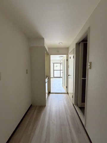 セグンドエビスヤマンションの玄関