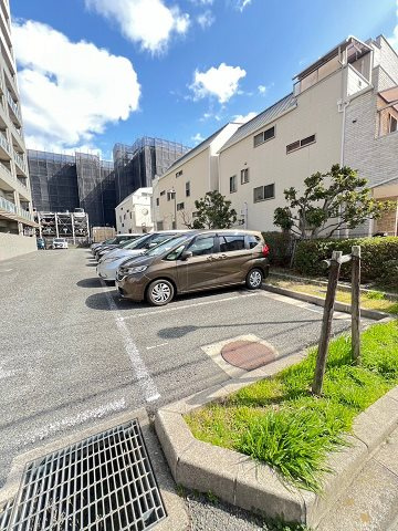ヴェール園田の駐車場