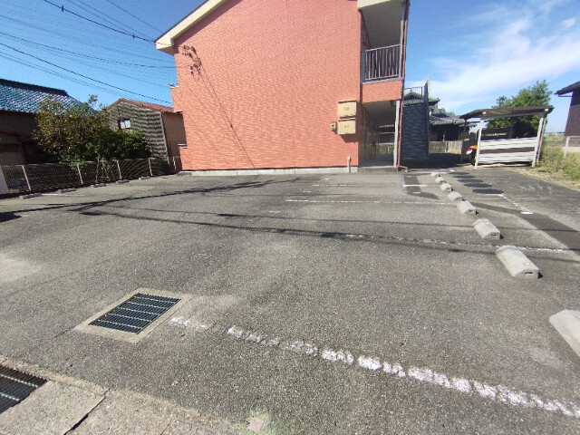 カーサ占部（うらべ）の駐車場