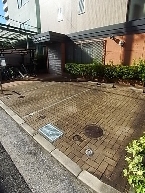 プランドール・エムドゥの駐車場