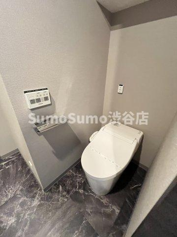 ルクレ自由が丘のトイレ|ゆったりとした空間のトイレです