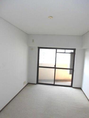 【その他】 | ライオンズマンション姫路 | 洋室約８.０畳　※内装前／２０１５年１２月の写真