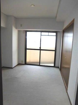 【居間・リビング】 | ライオンズマンション姫路 | ダイニングキッチン約８.０畳　※内装前／２０１５年１２月の写