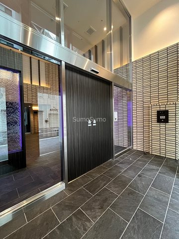 メルディアクレスト難波ソルテラスのエントランス|落ち着いたエントランスです