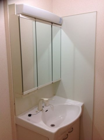 レオパレスコヅチⅠの内装|独立洗面台