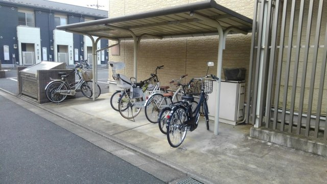 レオパレスコヅチⅠのその他|屋根付き駐輪場