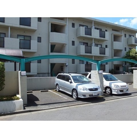 クレール１８駐車場