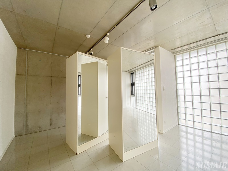 ベルヴィラージュ尾久デュエトーレの内装|クローゼットの裏には鏡☆