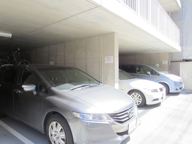 ベルヴィラージュ尾久デュエトーレの駐車場|敷地内に駐車場ございます☆