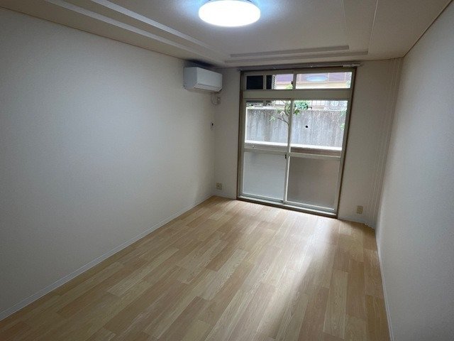 グリーンヒルズ図書館通りの居間・リビング