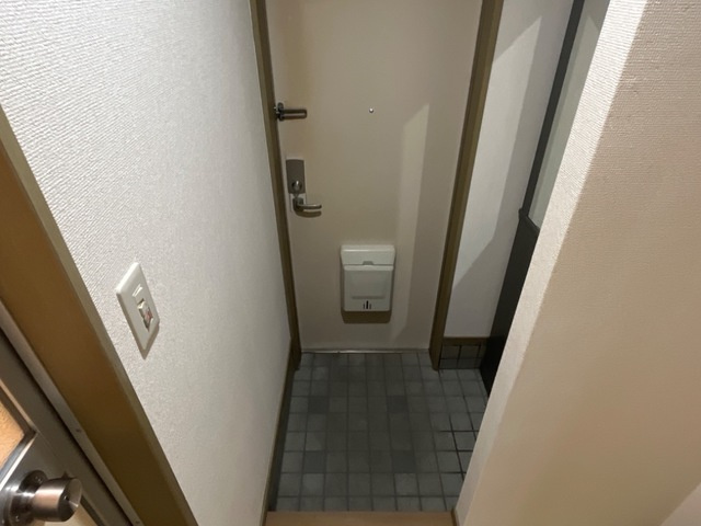 グリーンヒルズ図書館通りの玄関