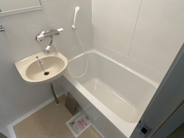 グリーンヒルズ図書館通りの浴室