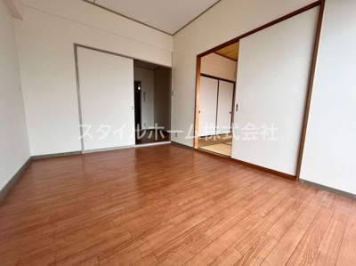 【内装】 | タワーロイヤル | 同建物内別部屋の写真です。