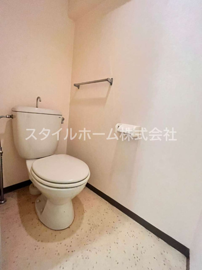 【トイレ】 | タワーロイヤル | 同建物内別部屋の写真です。