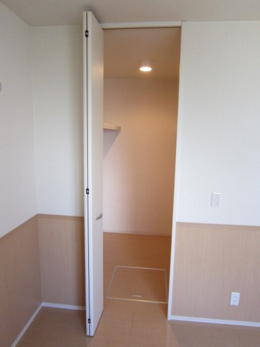 サンコート相生の丘の収納|別部屋反転間取りのお写真となります。