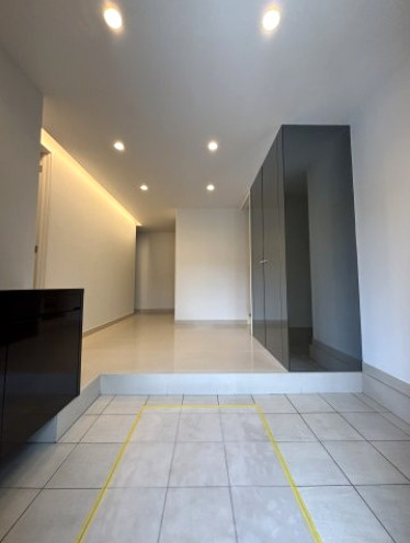 杉並区今川4丁目　土地61坪超　新規フルリフォーム邸宅の玄関