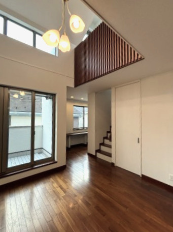 杉並区今川4丁目　土地61坪超　新規フルリフォーム邸宅の居間・リビング