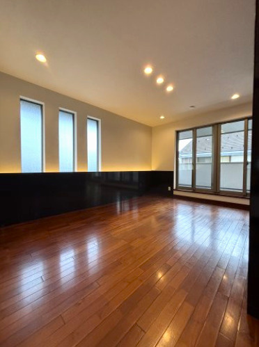 杉並区今川4丁目　土地61坪超　新規フルリフォーム邸宅の居間・リビング