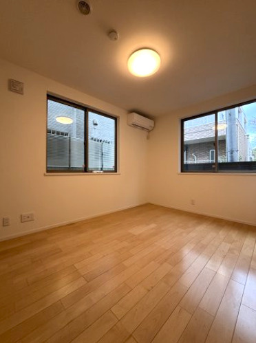 杉並区今川4丁目　土地61坪超　新規フルリフォーム邸宅の洋室