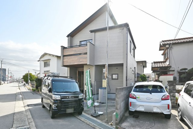 ブルーミングガーデン山本野里1丁目新築一戸建て│3LDK+駐車2台可の外観|即日のご内覧が可能です。
物件詳細など、お気軽にお問い合わせください。