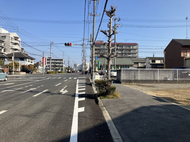 津市中央 売土地の前面道路含む現地写真