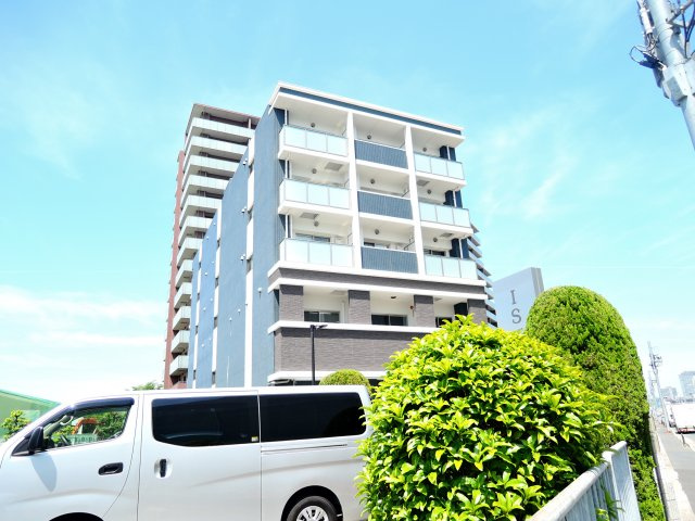 グランブルー高槻の外観