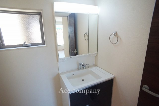 【内観：施工例】 | 平野区瓜破5丁目　【2号棟/全2棟】 | 【同社による同仕様の施工例】玄関人感センサー照明付き☆TVモニターホン完備です☆