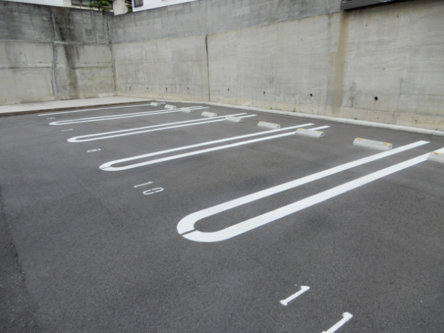 ユニヴェールの駐車場