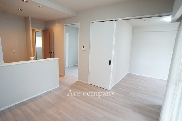 【居間・リビング】 | ドムール加美西公園 | 【LDK：約10.3帖】クロス貼替え、床材張替え、水廻り設備一新、ハウスクリーニング済みです☆