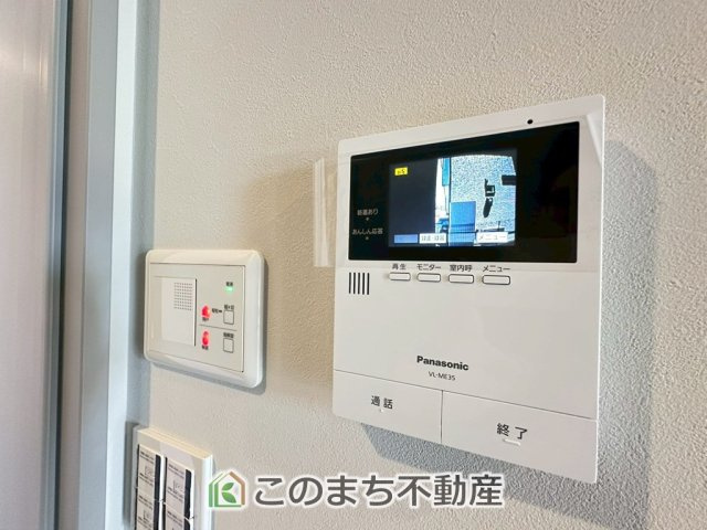 アーバンモデリア宇都宮市細谷町の設備|ＴＶモニター付きインターホンで防犯面もしっかり安心♪
スイッチ操作で玄関キーも施開錠可能です☆

