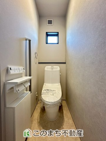 アーバンモデリア宇都宮市細谷町のトイレ|小窓から換気ができて清潔なトイレスペース☆温水洗浄便座搭載です！
