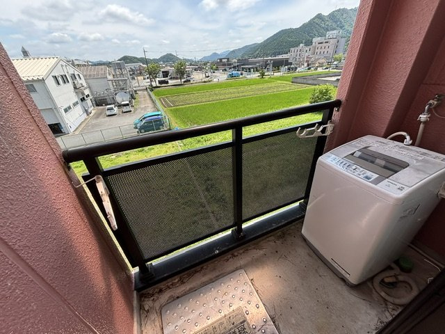 ラベンダーのバルコニー|写真は家具・家電付き契約の場合です