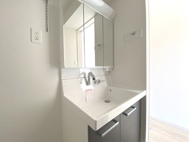 ヴェルデの設備|3面鏡　洗髪洗面化粧台☆