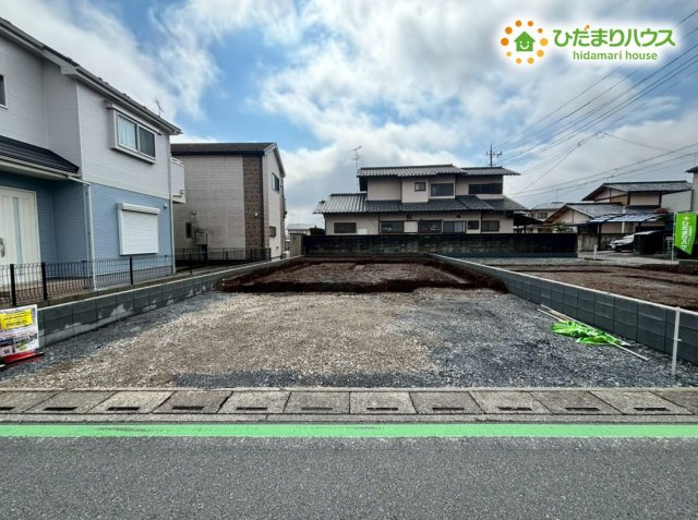 東松山市松葉町　新築一戸建て　リーブルガーデン　02の駐車場