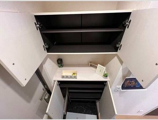 サンライズYの玄関