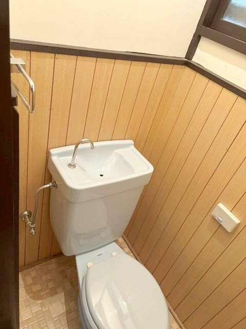 東久留米市中央町貸家のトイレ
