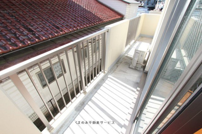 【バルコニー】 | グランブルーアサカワ | 外からの目が気にならないバルコニーで洗濯物が干せます
202号室　2021年10月14日撮影