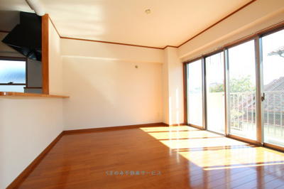 【居間・リビング】 | グランブルーアサカワ | 使いやすい居間です
202号室　2021年10月14日撮影