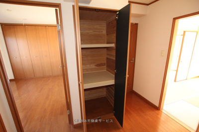 【収納】 | グランブルーアサカワ | こまごまとしたものを収納できそうですね
202号室　2021年10月14日撮影