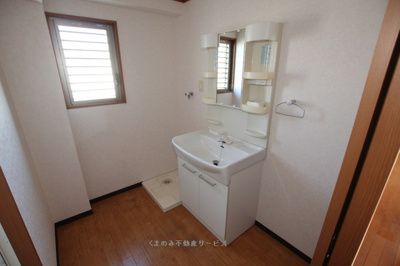 【洗面所】 | グランブルーアサカワ | コンパクトで使いやすい洗面所
202号室　2021年10月14日撮影