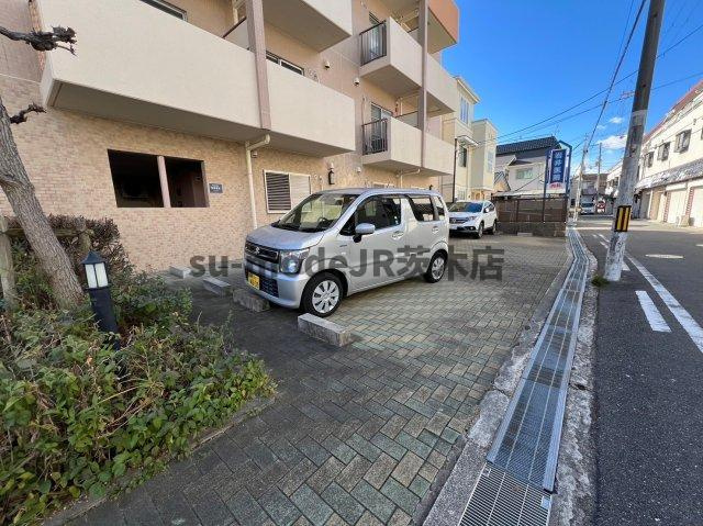 アンシャンテ総持寺の駐車場