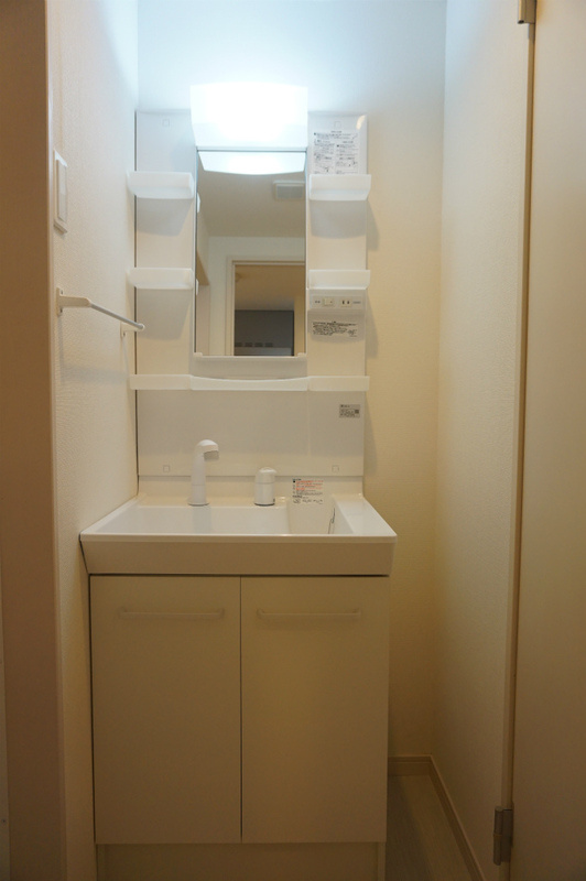 リブリ・桂の独立洗面台|脱衣スペースもあります