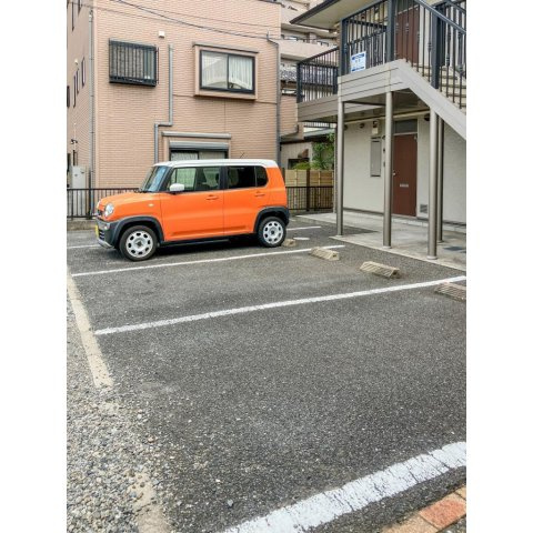 ウイスタリアⅡの駐車場